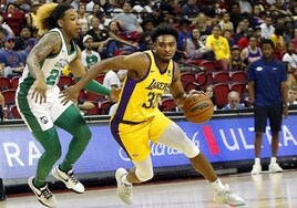 Bryce Hamilton, a la derecha en un partido con el filial de los Lakers.