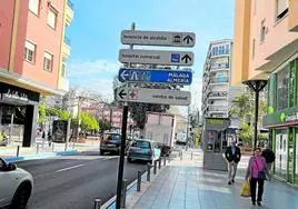 Imagen de la céntrica avenida de Andalucía en Torre del Mar esta primavera.