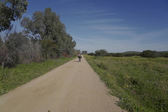 Esta ruta se puede hacer tanto a pie como en bicicleta, que se pueden alquilar en el centro de visitantes.