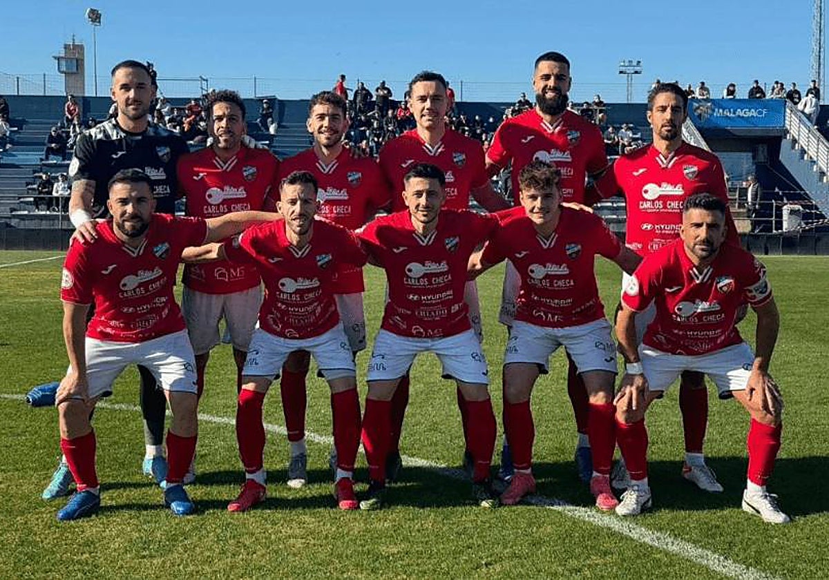 El Torre del Mar dona 1.500 euros al Vélez, su eterno rival