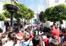 Los escolares de Marbella realizaron una lectura de poemas de creación propia.