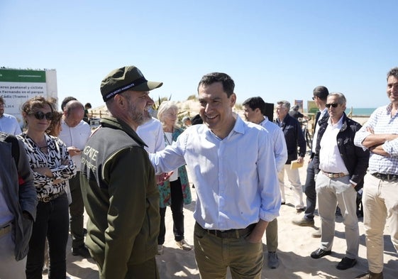 Juanma Moreno, en un acto este viernes en Cádiz.