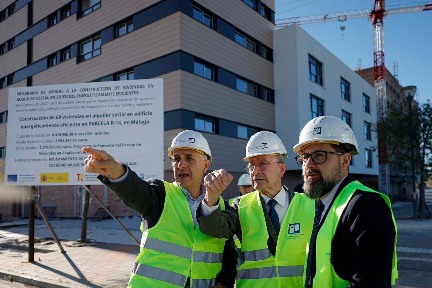 El alcalde visa el millar de viviendas que impulsa en el barrio Universidad de Málaga