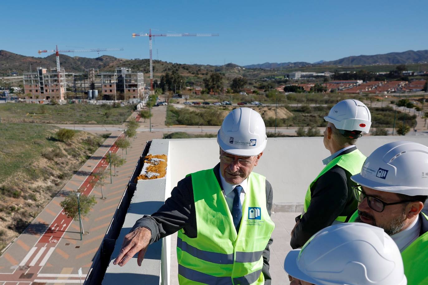 El alcalde visa el millar de viviendas que impulsa en el barrio Universidad de Málaga