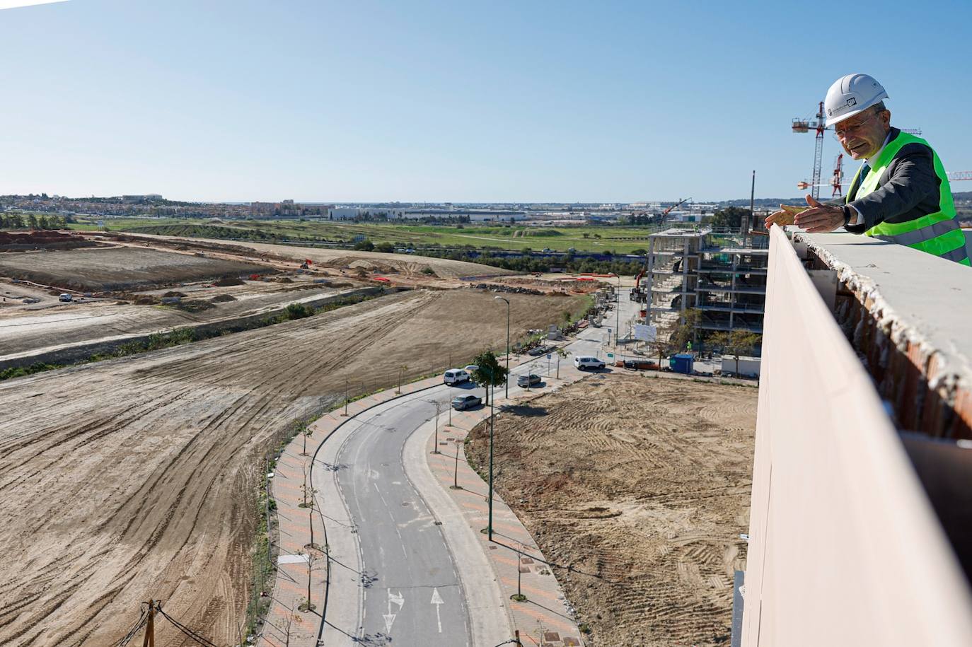 El alcalde visa el millar de viviendas que impulsa en el barrio Universidad de Málaga