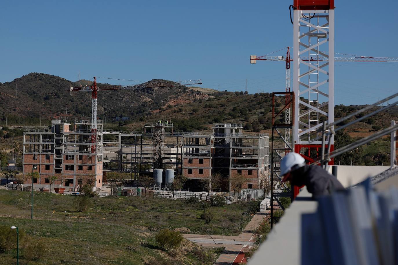 El alcalde visa el millar de viviendas que impulsa en el barrio Universidad de Málaga