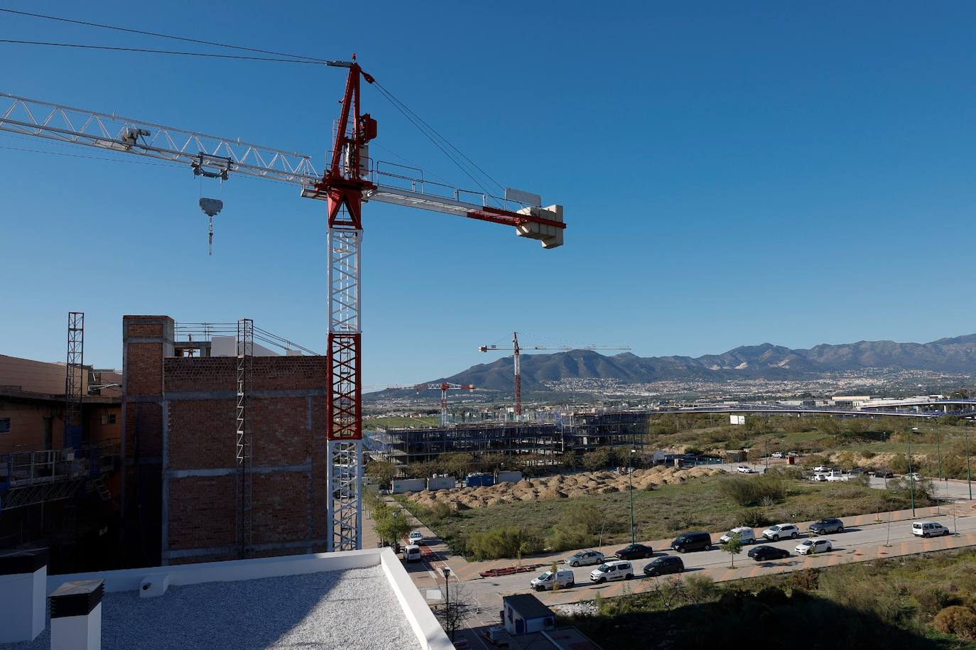 El alcalde visa el millar de viviendas que impulsa en el barrio Universidad de Málaga