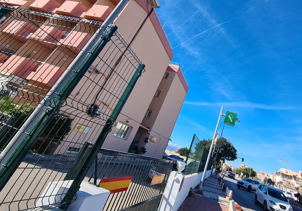 El cuartel de la Guardia Civil en Rincón de la Victoria, en Torre de Benalgabón.