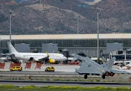 Imagen de archivo de un caza Eurofighter despegando en el aeropuerto de Málaga.