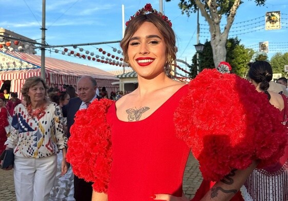 El 'tiktoker' Paco Abreu en la Feria de Sevilla con su traje de gitana.