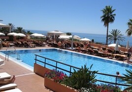 Imagen de archivo de una piscina de Marbella.