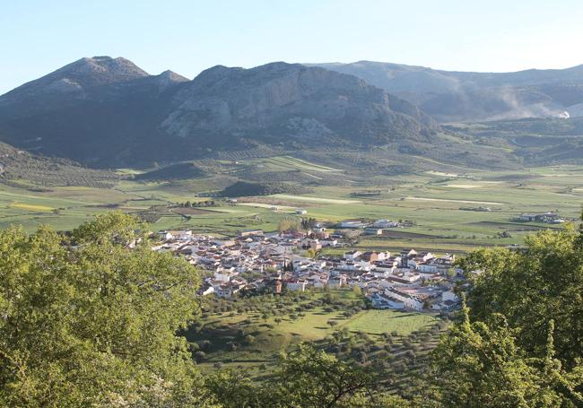 Vista panorámica de Alfarnate tras unos pocos metros de ascenso.