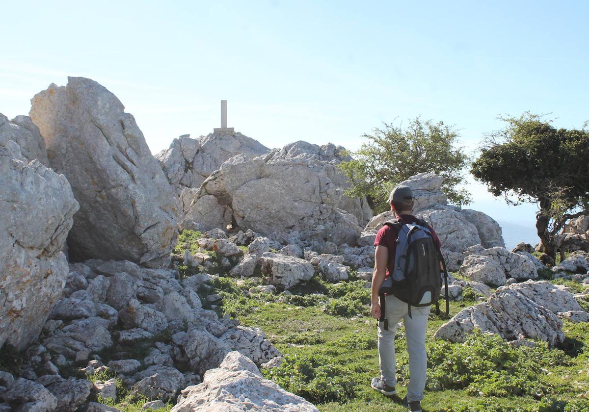 Este recorrido permite llegar hasta el pico Vilo