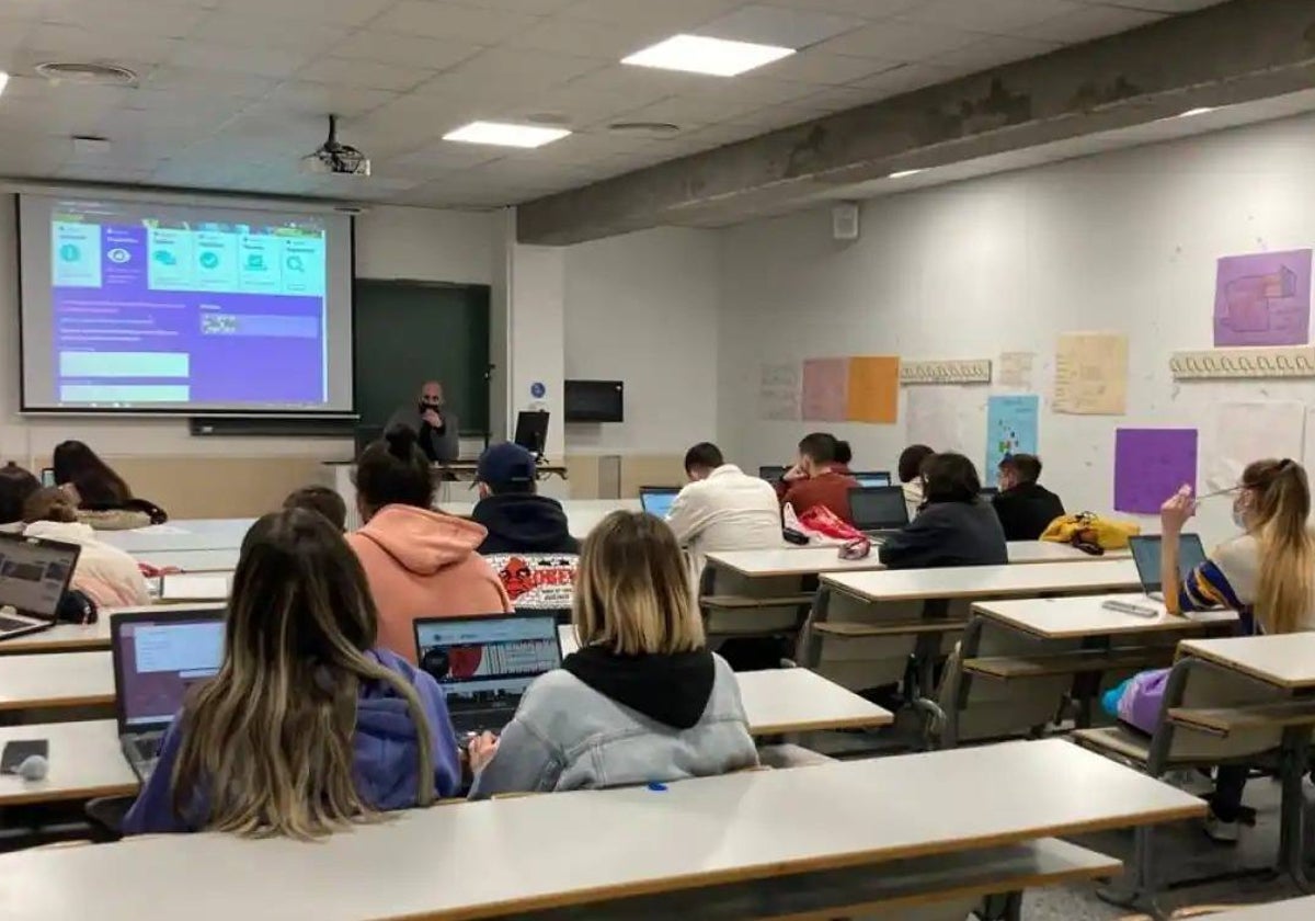 La mitad de los universitarios que tira la toalla el primer año se cambia a otra carrera