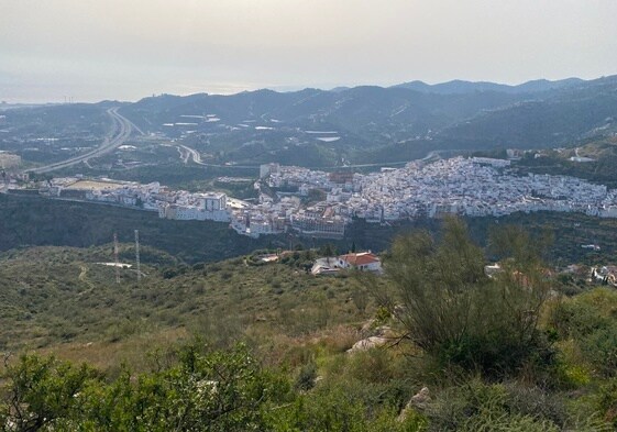 Imagen del casco urbano de Torrox desde la zona del Barranco del Puerto.