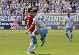 Kevin intenta marcharse de un rival durante el encuentro de este domingo.