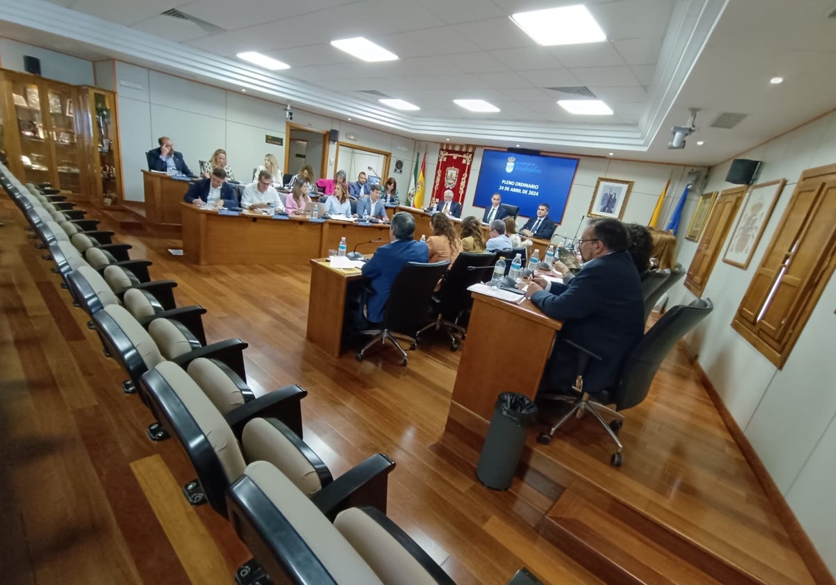 Pleno ordinario celebrado en el Ayuntamiento de Benalmádena.