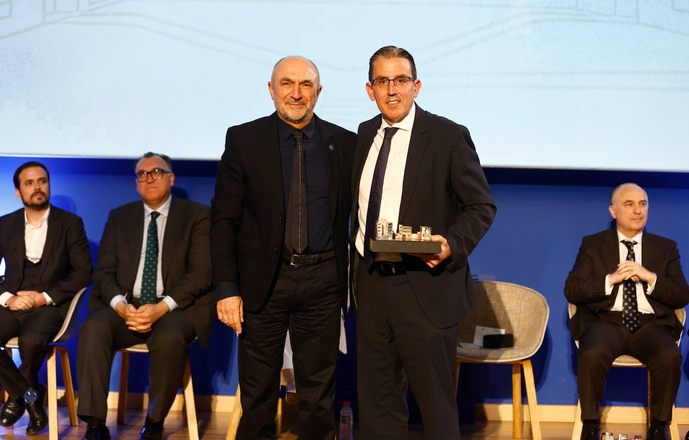 Reconocidos en la gala: Ana María Sánchez Tejeda, primera mujer decana de la Facultad; Guillermina Martín Reyes, primera mujer catedrática de la UMA; Sergio Corral Delgado, director de la Fundación Unicaja; Juan Ignacio Zafra Becerra, director territorial de CaixaBank en Andalucía; Daniel Pastor Vega, promotor de la Fundación «Daniel Pastor»; Antonio Suárez Chamorro, artista plástico, Carolina España Reina, consejera de Economía, Hacienda y Fondos Europeos. Arturo Bernal Bergua. Consejero de Turismo, Cultura y Deporte; Alberto Garzón Espinosa, ha sido ministro de Consumo y coordinador de IU. Isidro Rubiales Gil, consejero delegado de Unicaja Banco; José Manuel Rando Cano, Comisario jefe de Marbella; Rafael Pérez Peña, decano del Cuerpo Consular y es Cónsul de Portugal; Teresa Dabán Sánchez, representante residente del FMI en Nepal; Fernando Hardasmal Barrera, vicepresidente de DEKRA.