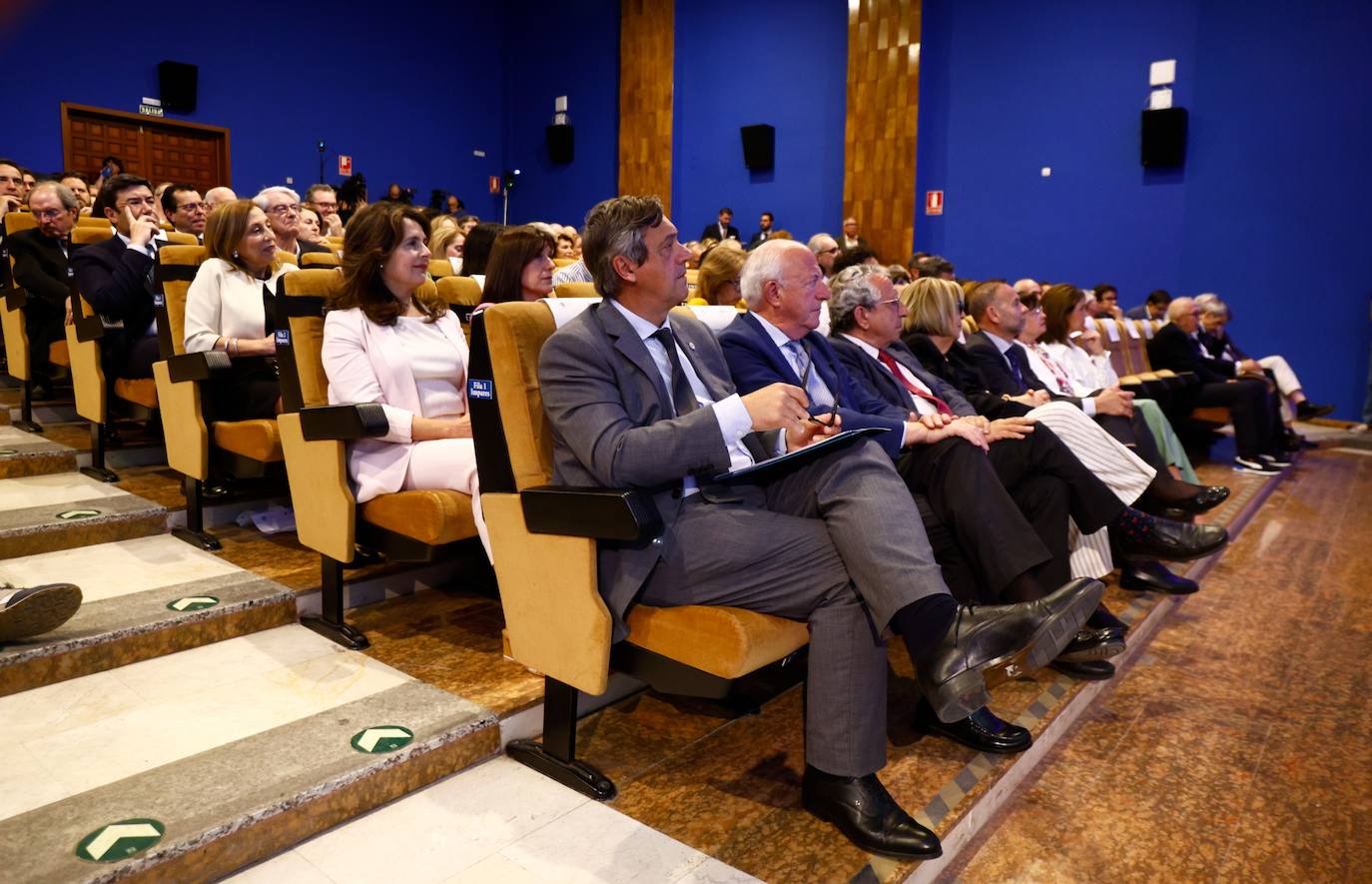 Reconocidos en la gala: Ana María Sánchez Tejeda, primera mujer decana de la Facultad; Guillermina Martín Reyes, primera mujer catedrática de la UMA; Sergio Corral Delgado, director de la Fundación Unicaja; Juan Ignacio Zafra Becerra, director territorial de CaixaBank en Andalucía; Daniel Pastor Vega, promotor de la Fundación «Daniel Pastor»; Antonio Suárez Chamorro, artista plástico, Carolina España Reina, consejera de Economía, Hacienda y Fondos Europeos. Arturo Bernal Bergua. Consejero de Turismo, Cultura y Deporte; Alberto Garzón Espinosa, ha sido ministro de Consumo y coordinador de IU. Isidro Rubiales Gil, consejero delegado de Unicaja Banco; José Manuel Rando Cano, Comisario jefe de Marbella; Rafael Pérez Peña, decano del Cuerpo Consular y es Cónsul de Portugal; Teresa Dabán Sánchez, representante residente del FMI en Nepal; Fernando Hardasmal Barrera, vicepresidente de DEKRA.