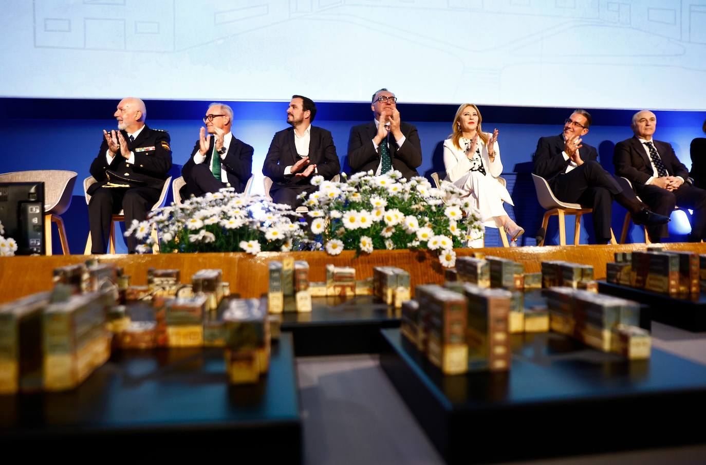 Reconocidos en la gala: Ana María Sánchez Tejeda, primera mujer decana de la Facultad; Guillermina Martín Reyes, primera mujer catedrática de la UMA; Sergio Corral Delgado, director de la Fundación Unicaja; Juan Ignacio Zafra Becerra, director territorial de CaixaBank en Andalucía; Daniel Pastor Vega, promotor de la Fundación «Daniel Pastor»; Antonio Suárez Chamorro, artista plástico, Carolina España Reina, consejera de Economía, Hacienda y Fondos Europeos. Arturo Bernal Bergua. Consejero de Turismo, Cultura y Deporte; Alberto Garzón Espinosa, ha sido ministro de Consumo y coordinador de IU. Isidro Rubiales Gil, consejero delegado de Unicaja Banco; José Manuel Rando Cano, Comisario jefe de Marbella; Rafael Pérez Peña, decano del Cuerpo Consular y es Cónsul de Portugal; Teresa Dabán Sánchez, representante residente del FMI en Nepal; Fernando Hardasmal Barrera, vicepresidente de DEKRA.