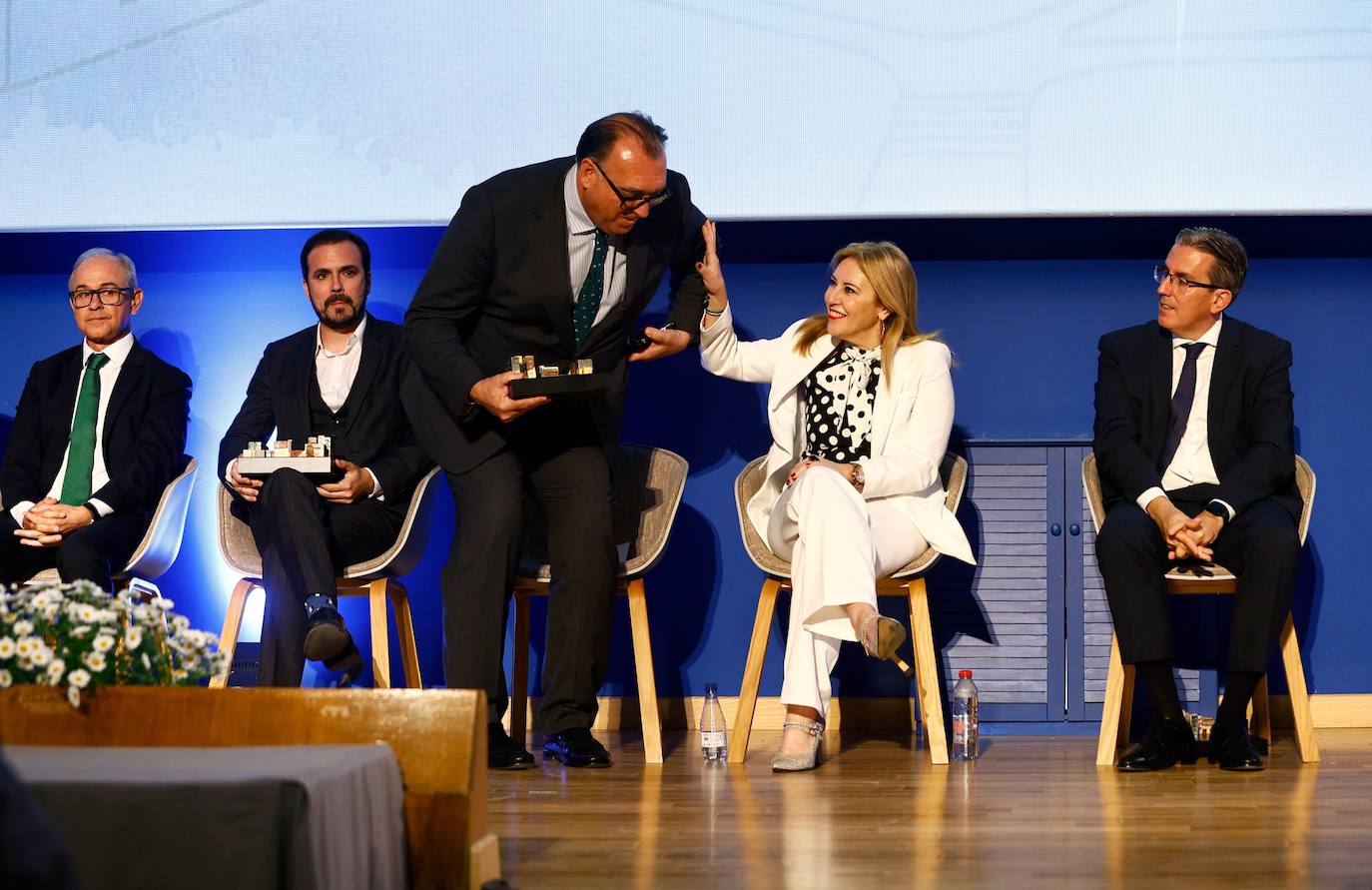 Reconocidos en la gala: Ana María Sánchez Tejeda, primera mujer decana de la Facultad; Guillermina Martín Reyes, primera mujer catedrática de la UMA; Sergio Corral Delgado, director de la Fundación Unicaja; Juan Ignacio Zafra Becerra, director territorial de CaixaBank en Andalucía; Daniel Pastor Vega, promotor de la Fundación «Daniel Pastor»; Antonio Suárez Chamorro, artista plástico, Carolina España Reina, consejera de Economía, Hacienda y Fondos Europeos. Arturo Bernal Bergua. Consejero de Turismo, Cultura y Deporte; Alberto Garzón Espinosa, ha sido ministro de Consumo y coordinador de IU. Isidro Rubiales Gil, consejero delegado de Unicaja Banco; José Manuel Rando Cano, Comisario jefe de Marbella; Rafael Pérez Peña, decano del Cuerpo Consular y es Cónsul de Portugal; Teresa Dabán Sánchez, representante residente del FMI en Nepal; Fernando Hardasmal Barrera, vicepresidente de DEKRA.