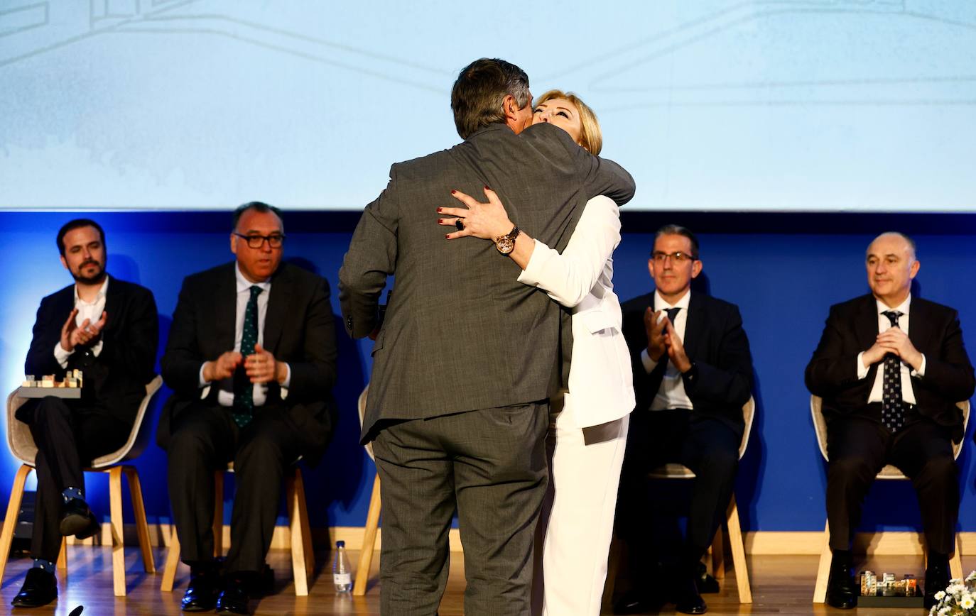 Reconocidos en la gala: Ana María Sánchez Tejeda, primera mujer decana de la Facultad; Guillermina Martín Reyes, primera mujer catedrática de la UMA; Sergio Corral Delgado, director de la Fundación Unicaja; Juan Ignacio Zafra Becerra, director territorial de CaixaBank en Andalucía; Daniel Pastor Vega, promotor de la Fundación «Daniel Pastor»; Antonio Suárez Chamorro, artista plástico, Carolina España Reina, consejera de Economía, Hacienda y Fondos Europeos. Arturo Bernal Bergua. Consejero de Turismo, Cultura y Deporte; Alberto Garzón Espinosa, ha sido ministro de Consumo y coordinador de IU. Isidro Rubiales Gil, consejero delegado de Unicaja Banco; José Manuel Rando Cano, Comisario jefe de Marbella; Rafael Pérez Peña, decano del Cuerpo Consular y es Cónsul de Portugal; Teresa Dabán Sánchez, representante residente del FMI en Nepal; Fernando Hardasmal Barrera, vicepresidente de DEKRA.