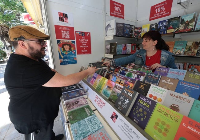 Las librerías ofrecen durante la feria un 10% de descuento en todos los volúmenes.