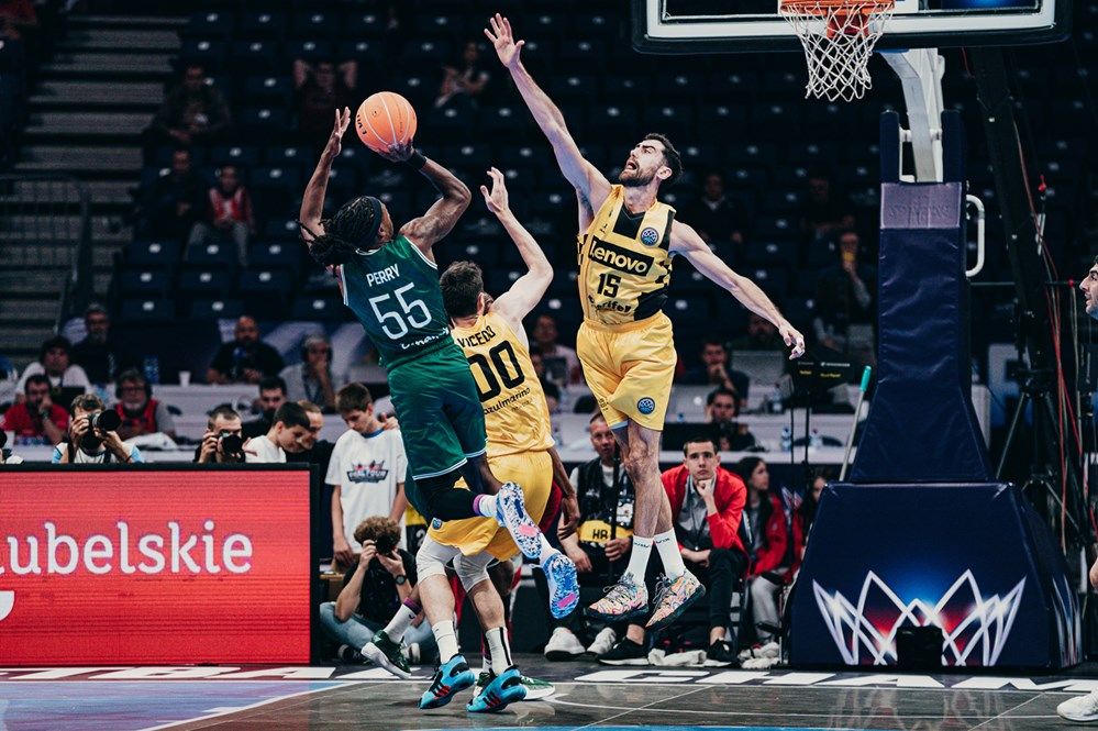 La final de la Basketball Champions League entre el Tenerife y el Unicaja, en imágenes