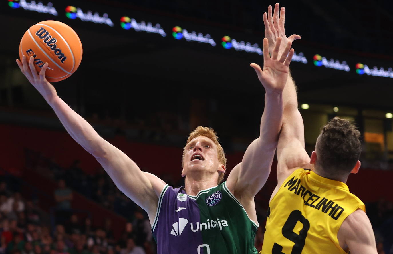 La final de la Basketball Champions League entre el Tenerife y el Unicaja, en imágenes