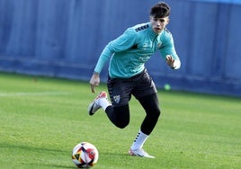 El canterano Antoñito Cordero en un entrenamiento con el primer equipo del Málaga.