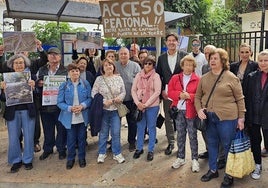 Vecinos de la Junta de los Caminos junto a miembros de Vox.