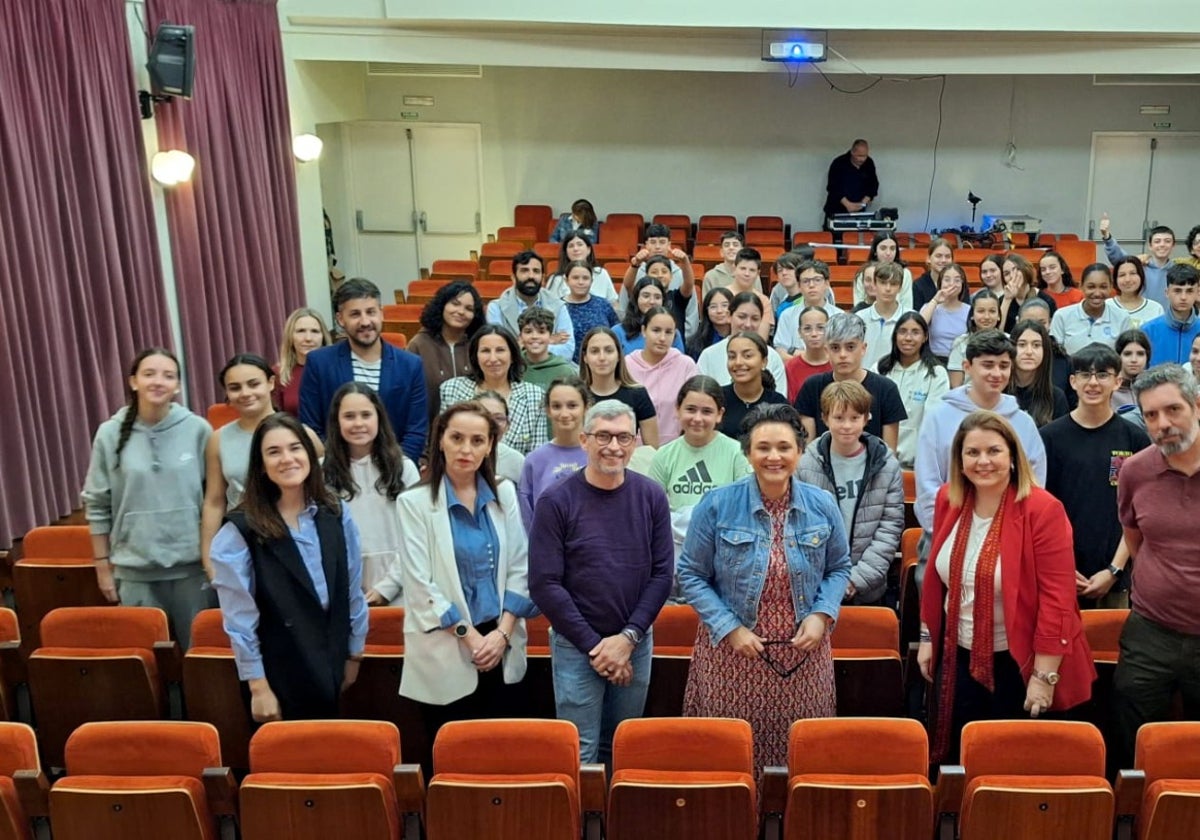 Responsables municipales y participantes en la iniciativa.