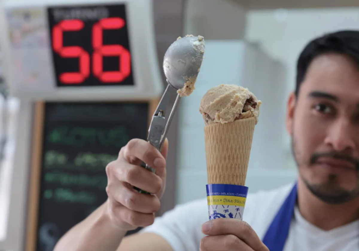 Un cucurucho de turrón de Casa Mira.