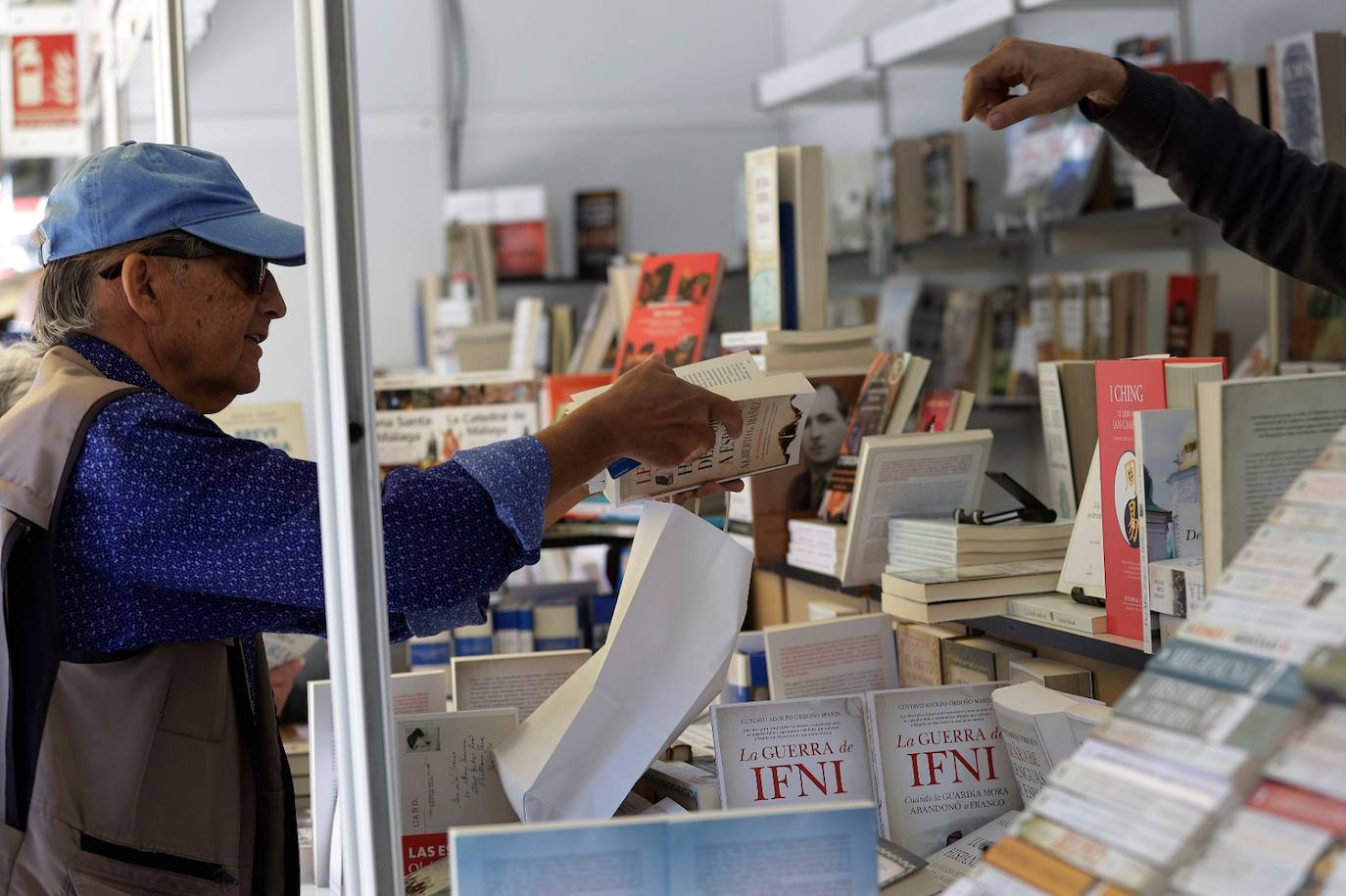 Jornada del sábado en la Feria del Libro de Málaga en el parque