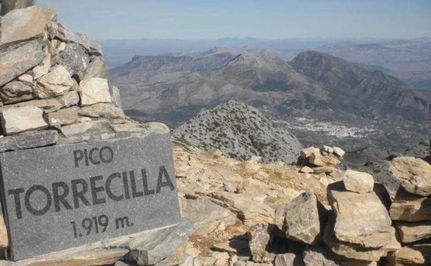 Rescatan el cuerpo sin vida de un senderista cerca de la cumbre del pico Torrecilla de Tolox, en Málaga