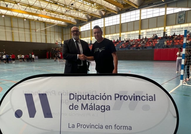 El presidente del Trops Málaga, Alberto Camas, y el concejal de Deportes de Nerja, Marcelo Berutti.