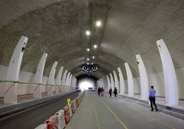 Vista del interior del túnel de la Alcazaba este mismo martes.