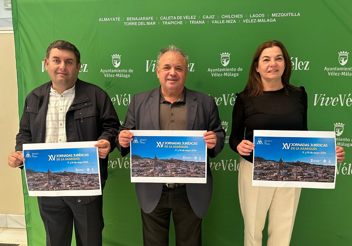 Acto de presentación de las jornadas, este martes en el Ayuntamiento veleño.