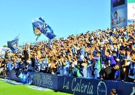 Aficionados malaguistas, en la 'invasión' a Linarejos.