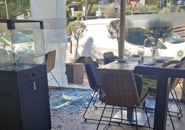 Los detenidos en busca por disparar contra un restaurante de Marbella se personan en el juzgado