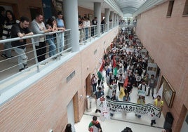 Los manifestantes, en Ciencias de la Educación y Turismo.