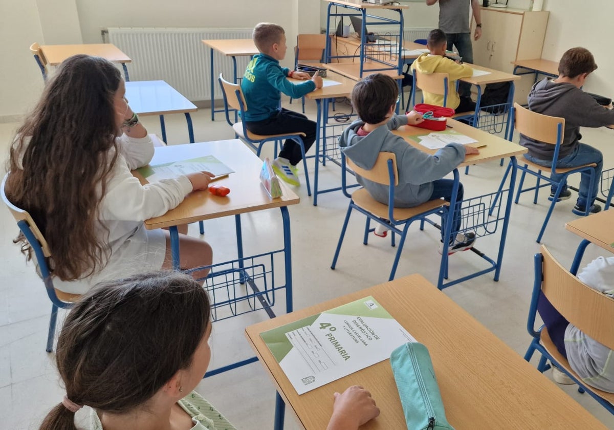 Alumnos de 4.º de Primaria de un colegio de Huelva, en el momento de realizar esta prueba.