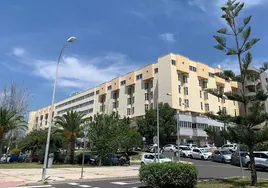 Suben a once los médicos afectados por intoxicación en el Hospital Clínico de Málaga