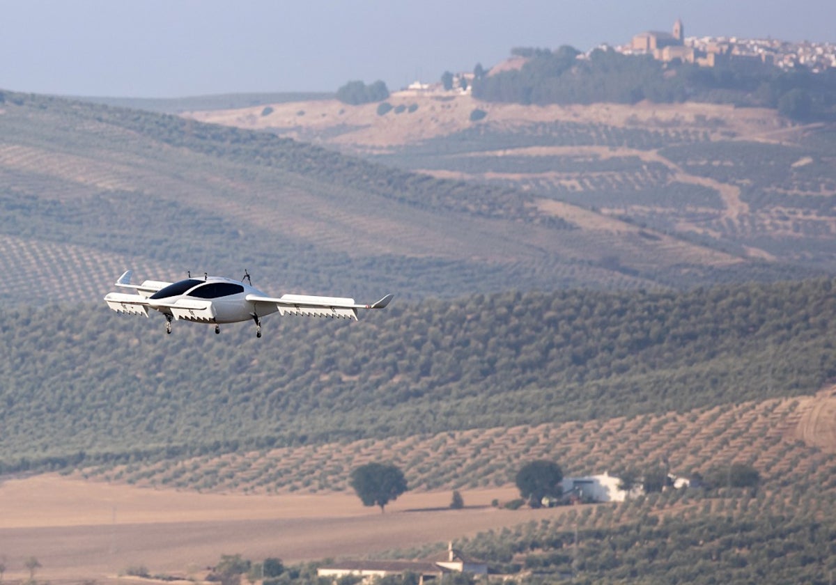 Dron de pasajeros durante un vuelo de prueba en la zona de Jaén.