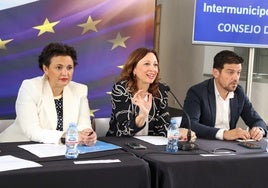 Margarita del Cid, presidenta del Consejo de Alcaldes, Patricia Navarro y Cristóbal Ortega.