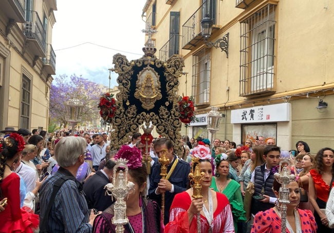 El simpecado de La Caleta, antes de ser entronizado.