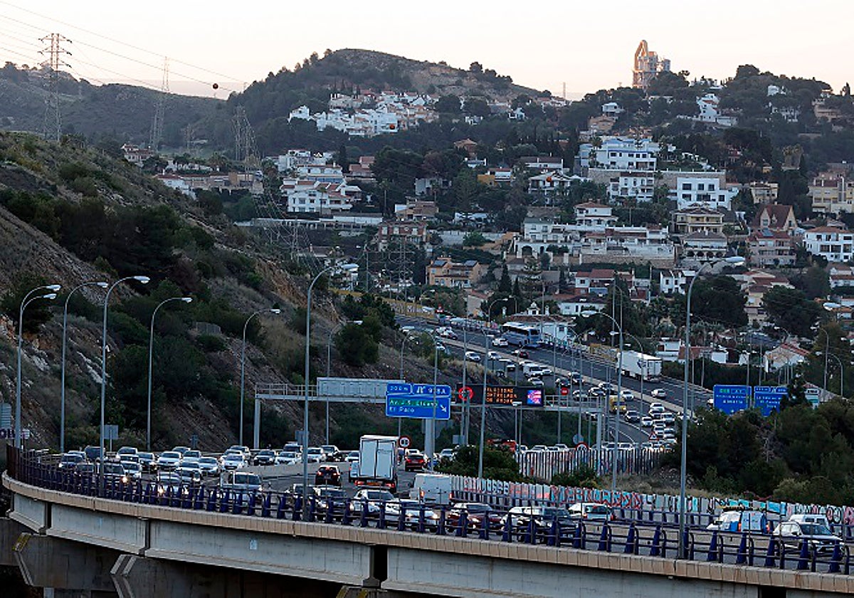 Una mañana cualquiera en hora punta en la ronda este: atascos para entrar en la capital.