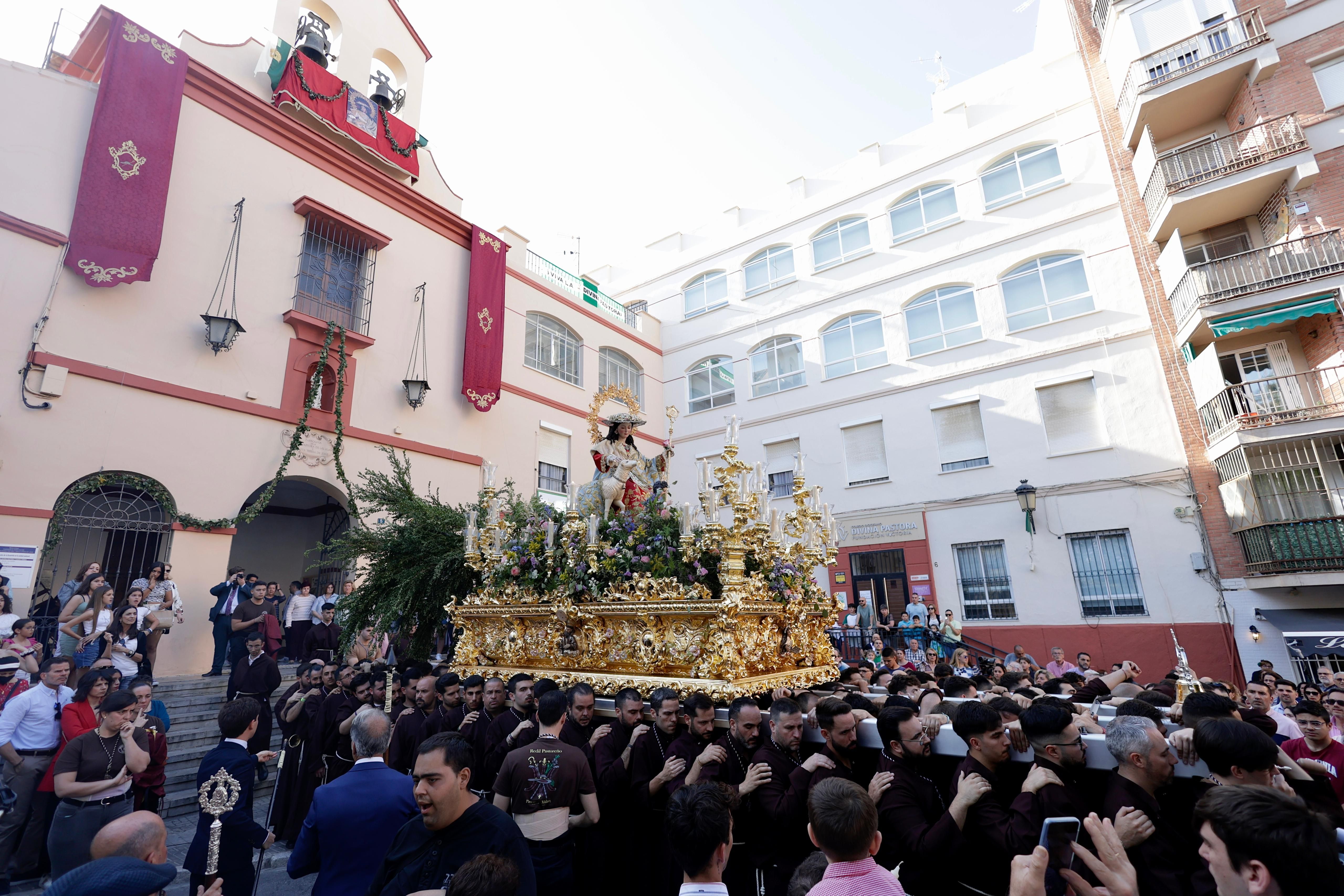 La procesión de la Divina Pastora, en imágenes