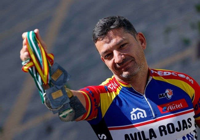 Melgar, con las medallas que ha ganado a lo largo de estos años.