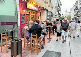 Imagen de la céntrica calle Diputación de Nerja peatonalizada desde hace dos años.